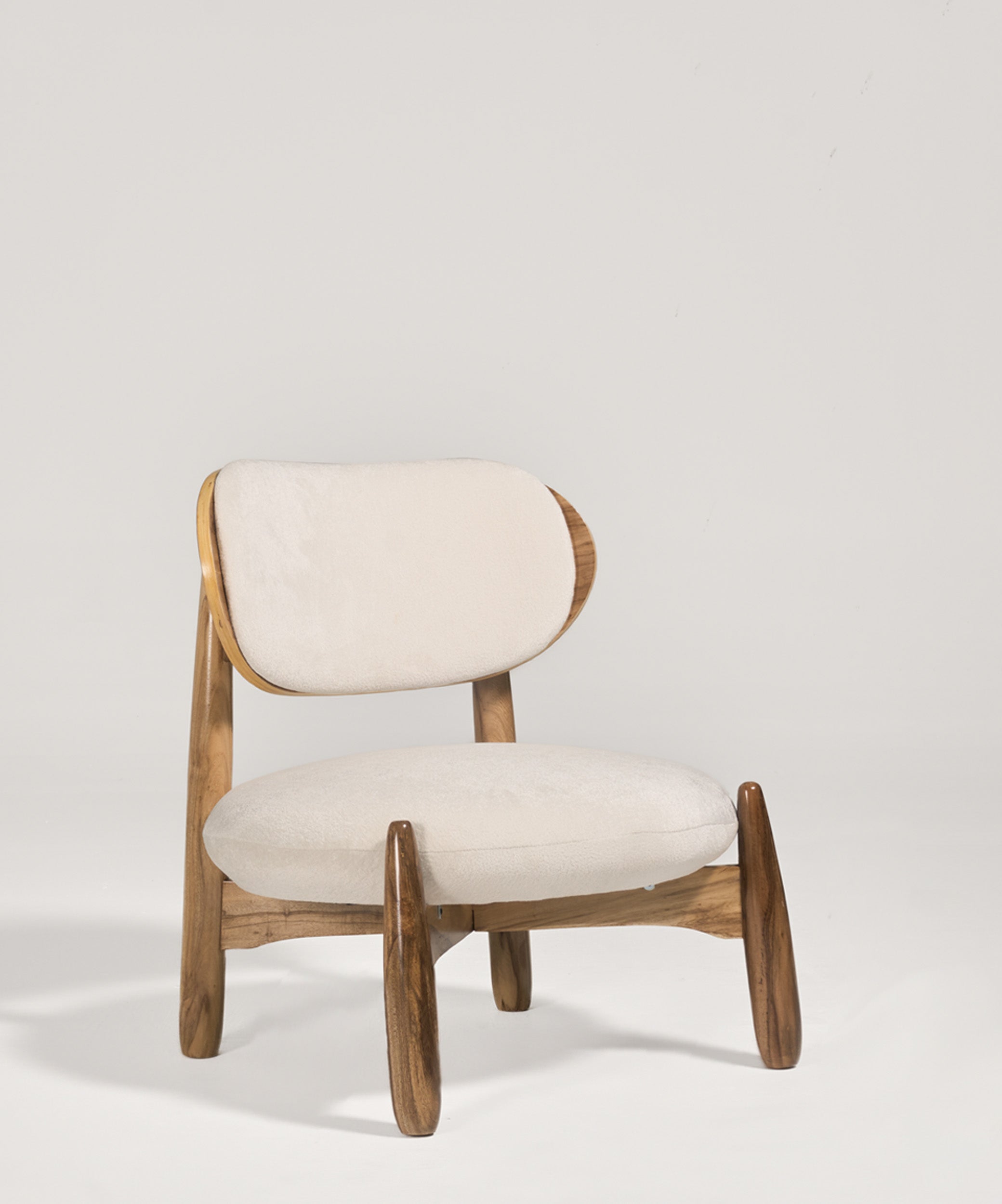 Silla Auxilia Aura Nogal Calazans Crema
